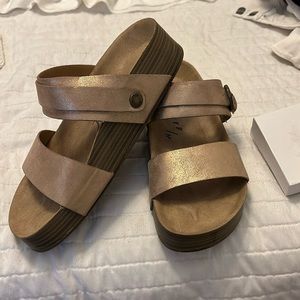 Gently used blowfish sandals! Size 7.5